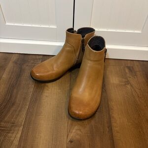 Propet Cognac Leather Comfort Ankle Boots Size 7.5 Minimalist Fall Capsule